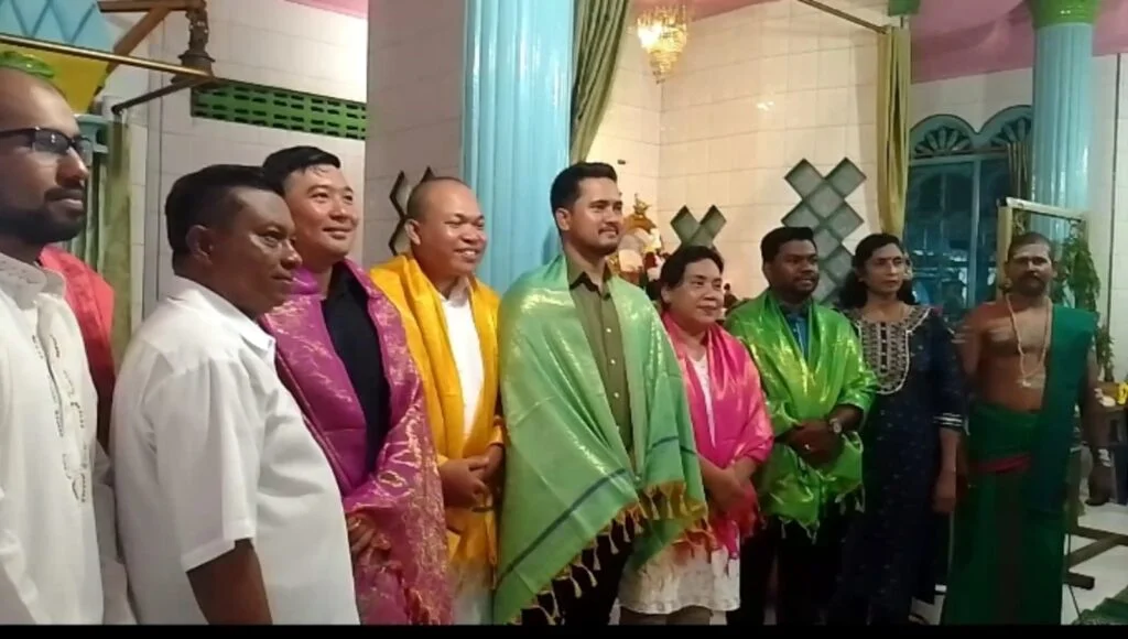 Arakan perayaan Navaratri di Kuil Sri Parmeshwari Amman Medan