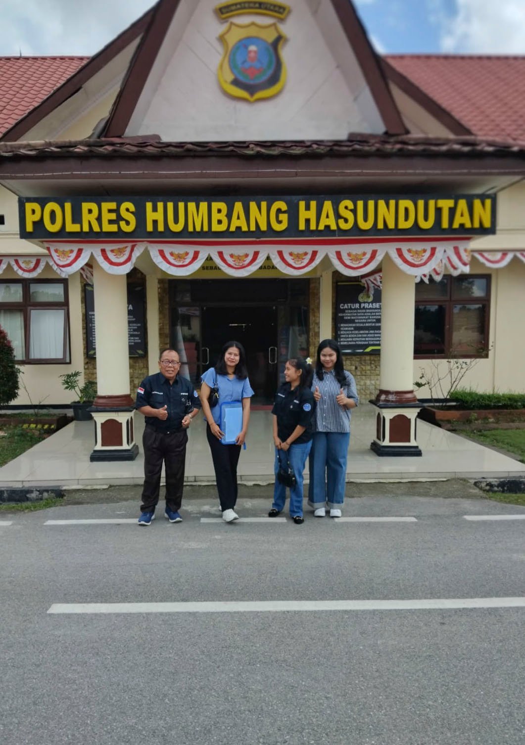 Gedung sekolah di Sumatera Utara yang menjadi sorotan dalam kasus dugaan penggelapan dana buku oleh kepala sekolah.
