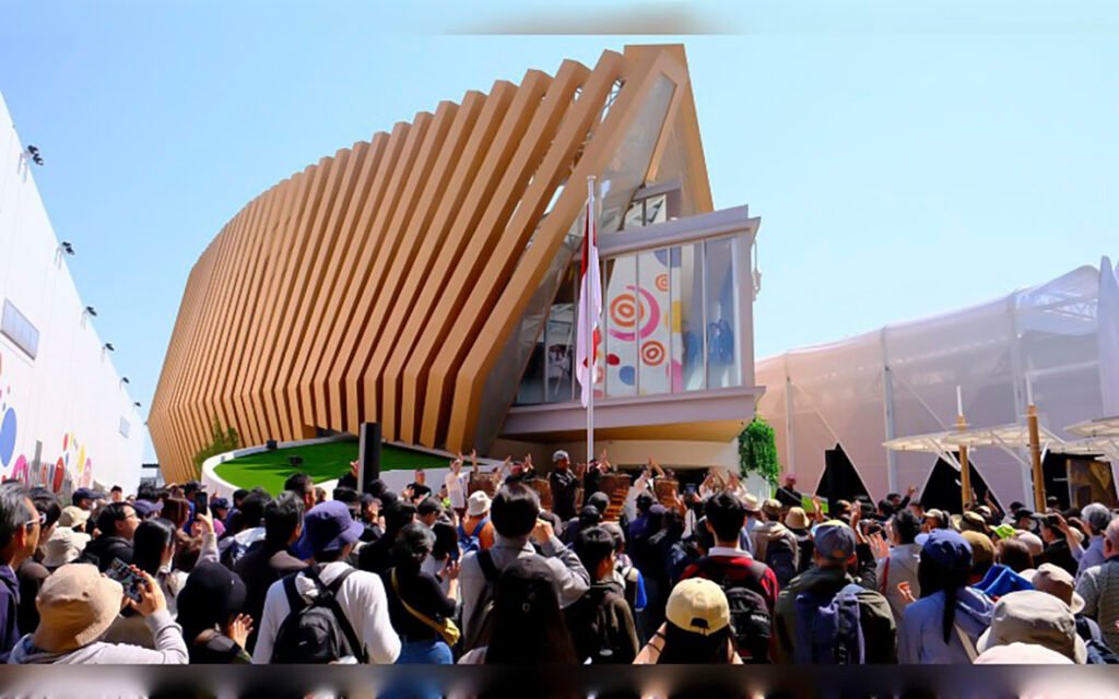 Pengunjung memadati Paviliun Indonesia di Expo 2025 Osaka dengan konsep Tri Hita Karana