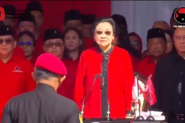 Megawati Soekarnoputri memimpin upacara HUT ke-80 RI di Sekolah Partai PDIP, Jakarta Selatan.