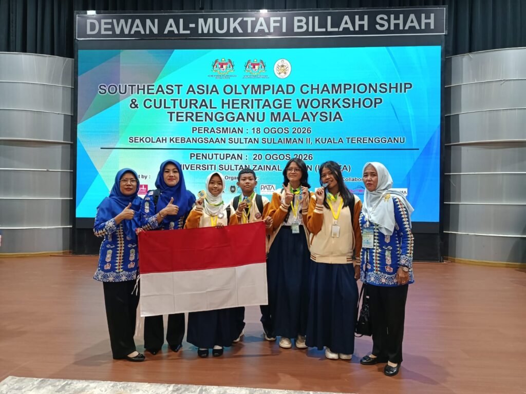 ket/foto : Sebanyak 14 siswa yang mewakili Kabupaten Deli Serdang berhasil meraih empat medali pada Southeast Asia Olympiad Championship and Sustainable Tourism Workshop 2026 yang digelar di UniSZA Kampus Gong Badak, Terengganu, Malaysia, 17–22 Agustus 2026