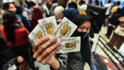Ilustrasi emas batangan Logam Mulia terkait kenaikan harga emas Antam hari ini Selasa 27 Oktober.