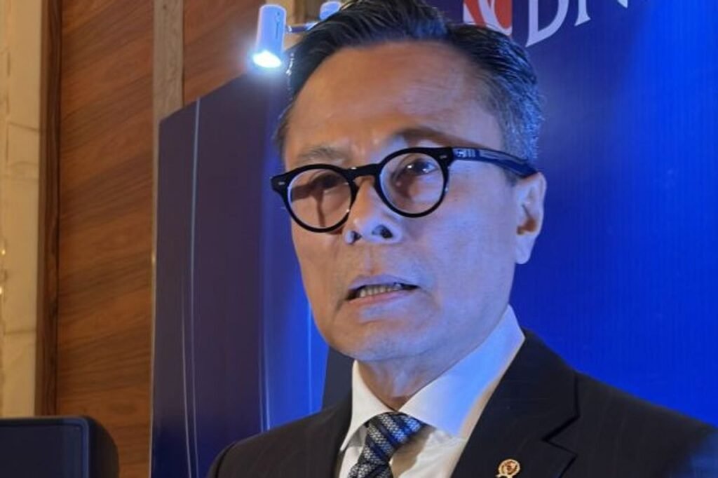 COO Danantara Indonesia Dony Oskaria memberikan keterangan mengenai perampingan BUMN tanpa PHK karyawan.