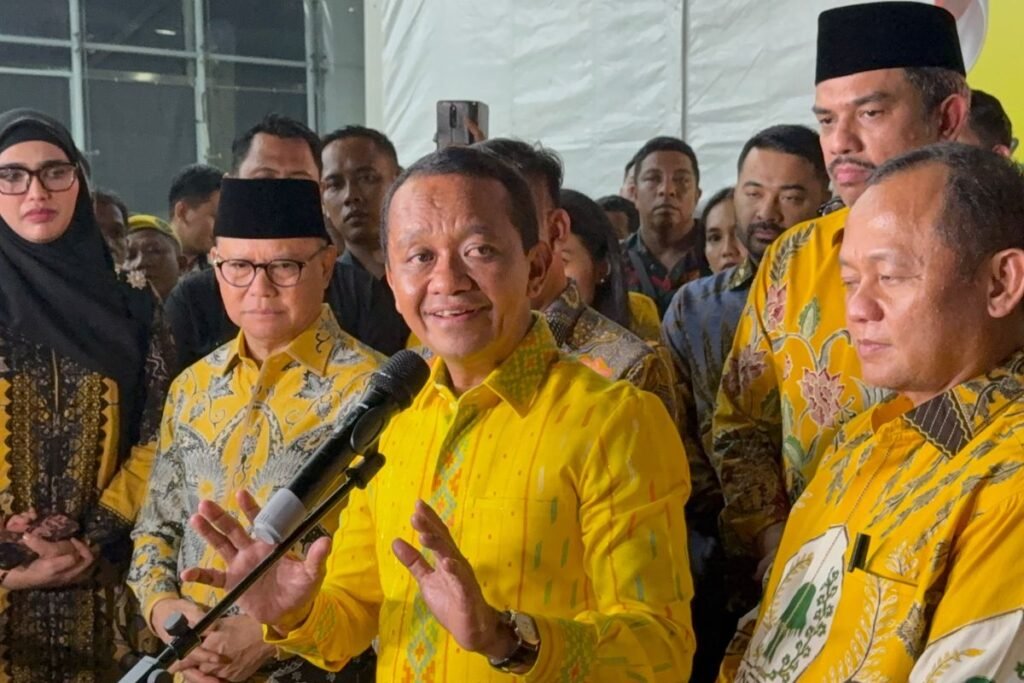 Bahlil Lahadalia menyampaikan sikap Golkar soal polemik ijazah Gibran