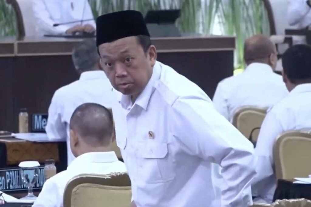 Menteri ATR/BPN Nusron Wahid dalam konteks pemberitaan kehadirannya di Sidang Kabinet Paripurna di Istana Kepresidenan Jakarta.