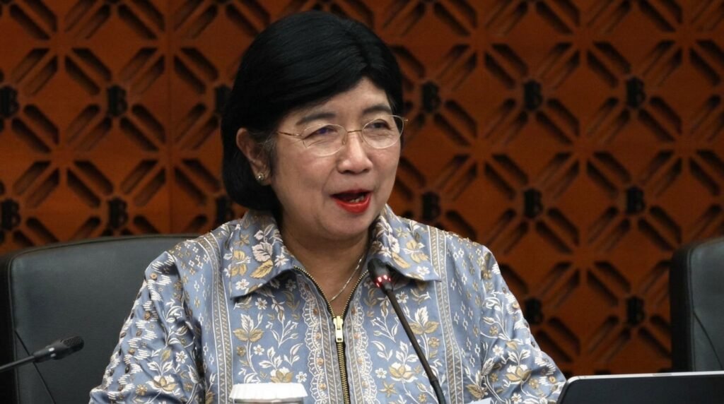Gubernur BI Destry Damayanti mengumumkan BI Rate tetap 5,75 persen
