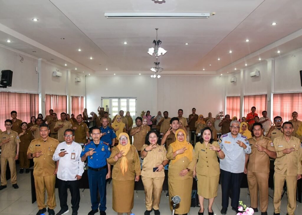 Ket/foto : Kepala Dinas Komunikasi, Informatika, Statistik dan Persandian (Kominfostan) Kabupaten Deli Serdang, Sandra Dewi Situmorang, menghadiri Rapat Koordinasi Tugas sebagai Wali Data dan Wali Data Pendukung yang dilaksanakan di Aula Badan Keuangan dan Aset Daerah (BKAD) Kabupaten Deli Serdang, Selasa (29/9/2026)