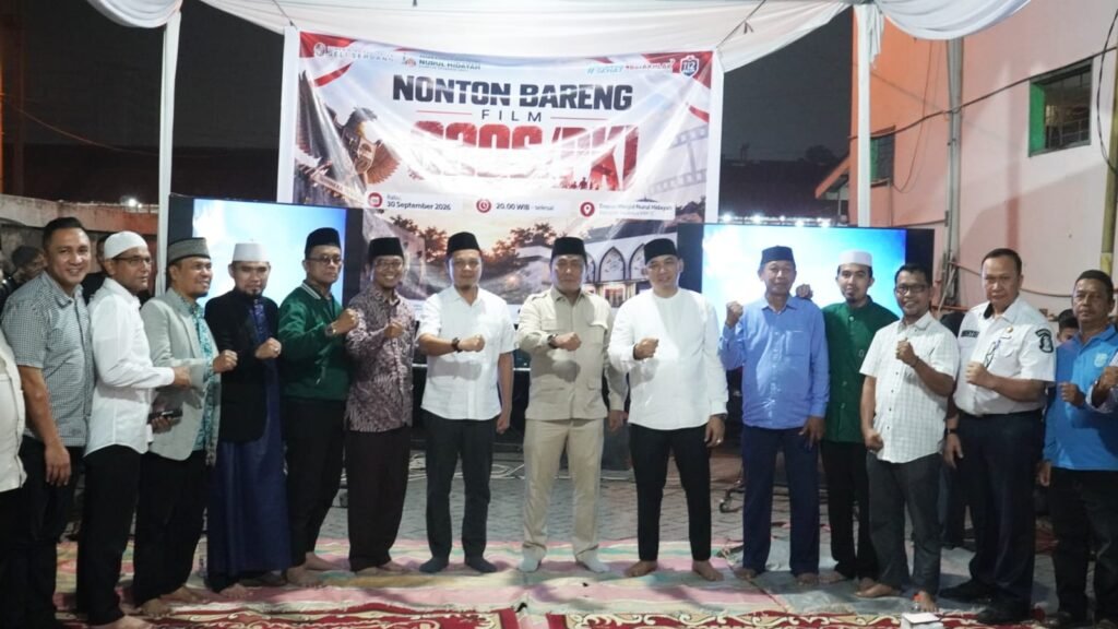 Ket/foto : Wakil Bupati Deli Serdang Lom Lom Suwondo saat menghadiri nonton bareng film G30S/PKI bersama masyarakat di halaman Masjid Nurul Hidayah, Desa Medan Estate, Percut Sei Tuan, Rabu (30/9/2026)