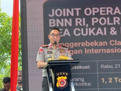 Kapolri Jenderal Suyudi Ario Seto menyampaikan pengungkapan laboratorium rahasia (clandestine lab) narkotika terbesar di Indonesia oleh tim gabungan di Pidie, Aceh. (Dok. Istimewa)