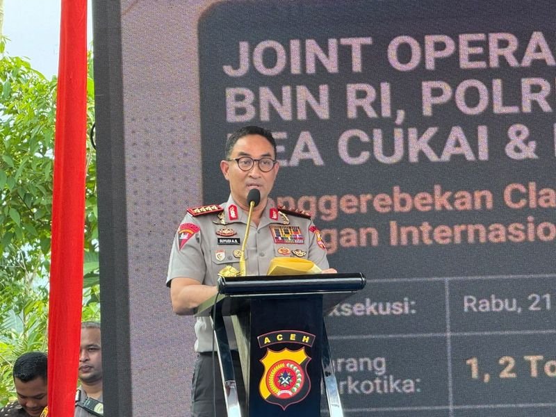 Kapolri Jenderal Suyudi Ario Seto menyampaikan pengungkapan laboratorium rahasia (clandestine lab) narkotika terbesar di Indonesia oleh tim gabungan di Pidie, Aceh. (Dok. Istimewa)