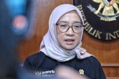 MenPAN-RB menjelaskan mekanisme pembayaran gaji PNS melalui Kopdes